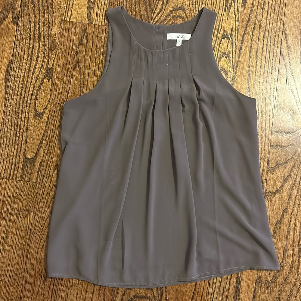 Sleeveless top never been worn